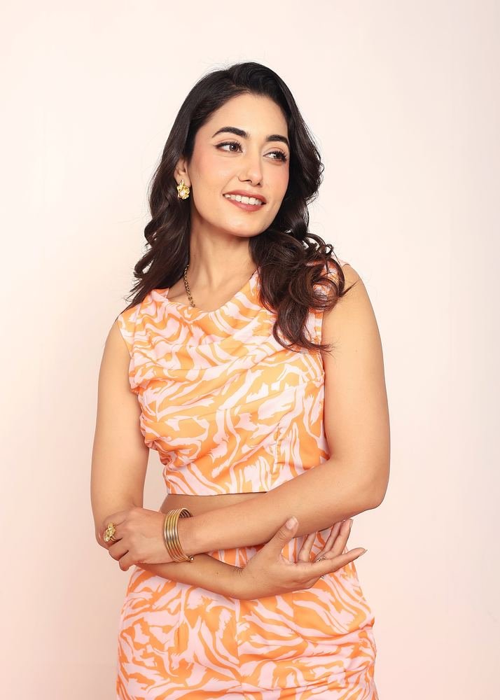 Printed cowl top & straight pant set photo 5