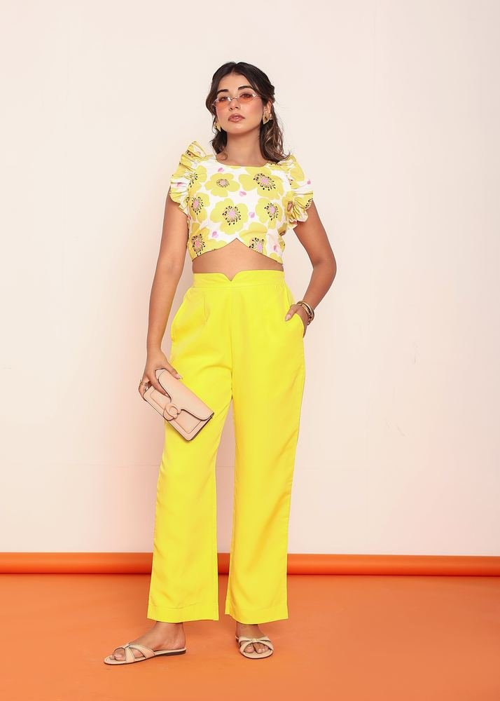 Printed ruffled top with shaped pant photo 4
