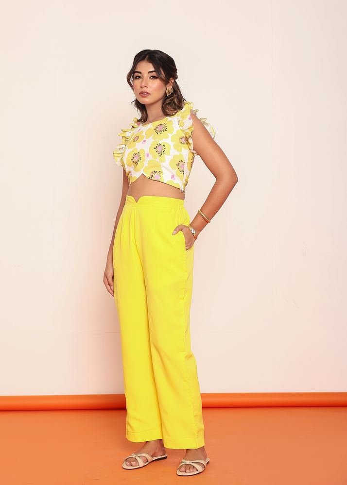 Printed ruffled top with shaped pant photo 2