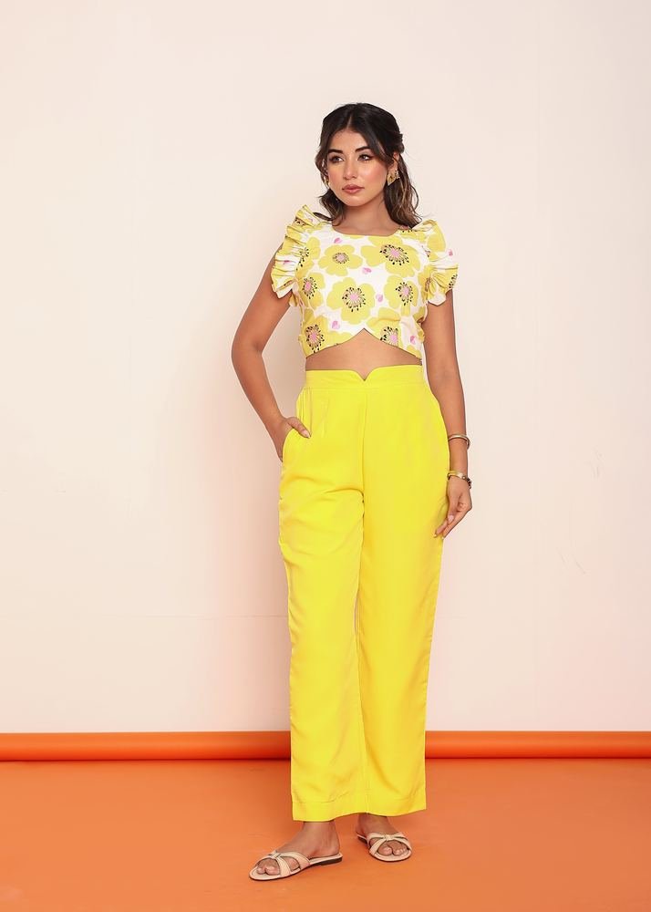 Printed ruffled top with shaped pant