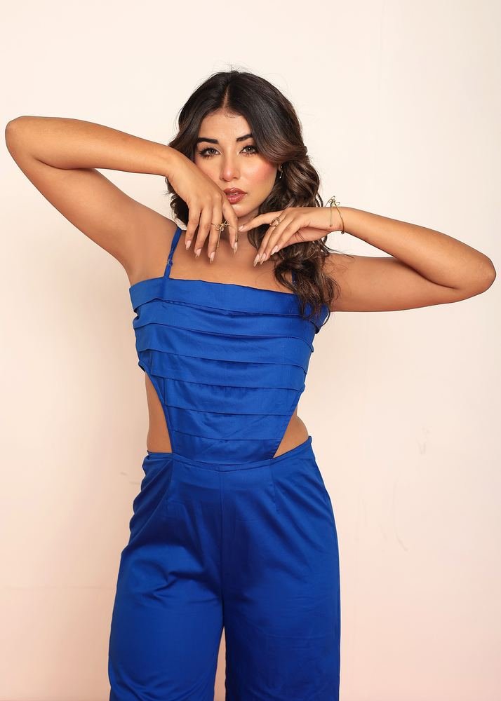 Pleated jumpsuit with adjustable straps photo 2