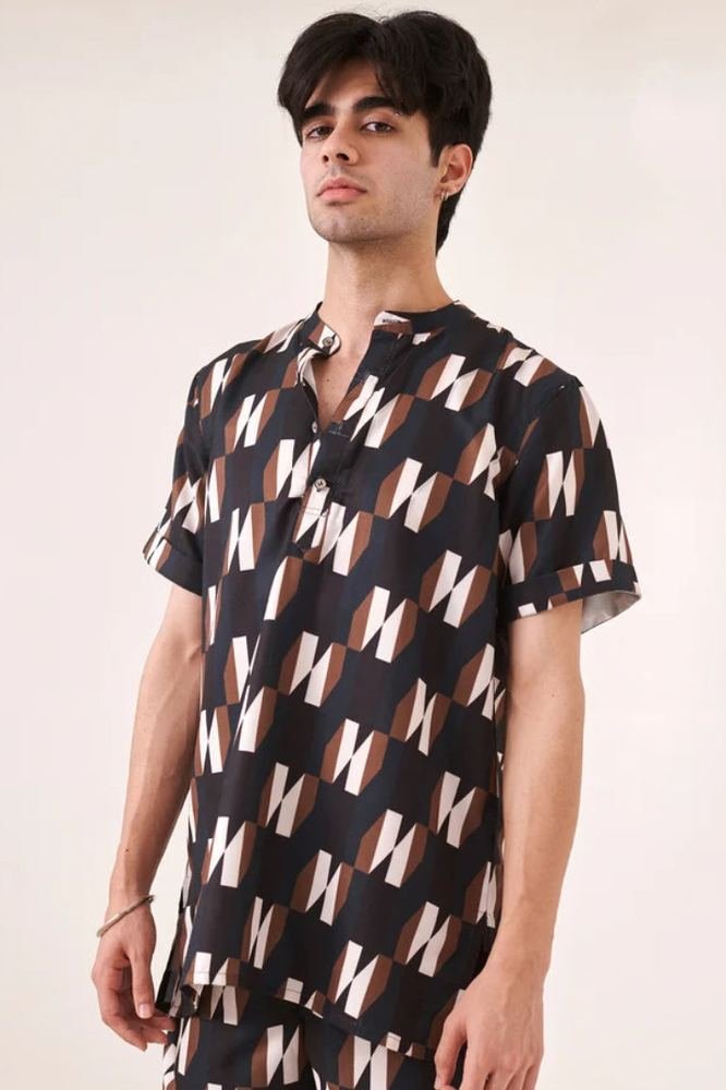 Black printed shirt photo 2
