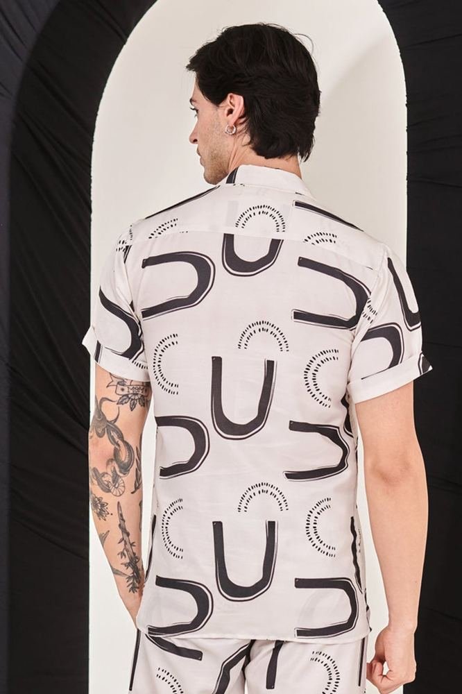 White printed shirt photo 4