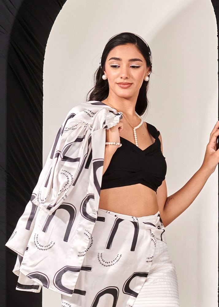 Black bralette top photo 3