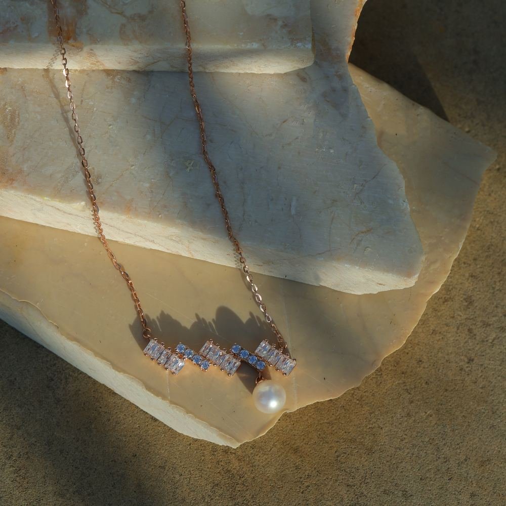 Rose Gold Zircon Pearl Necklace photo 2